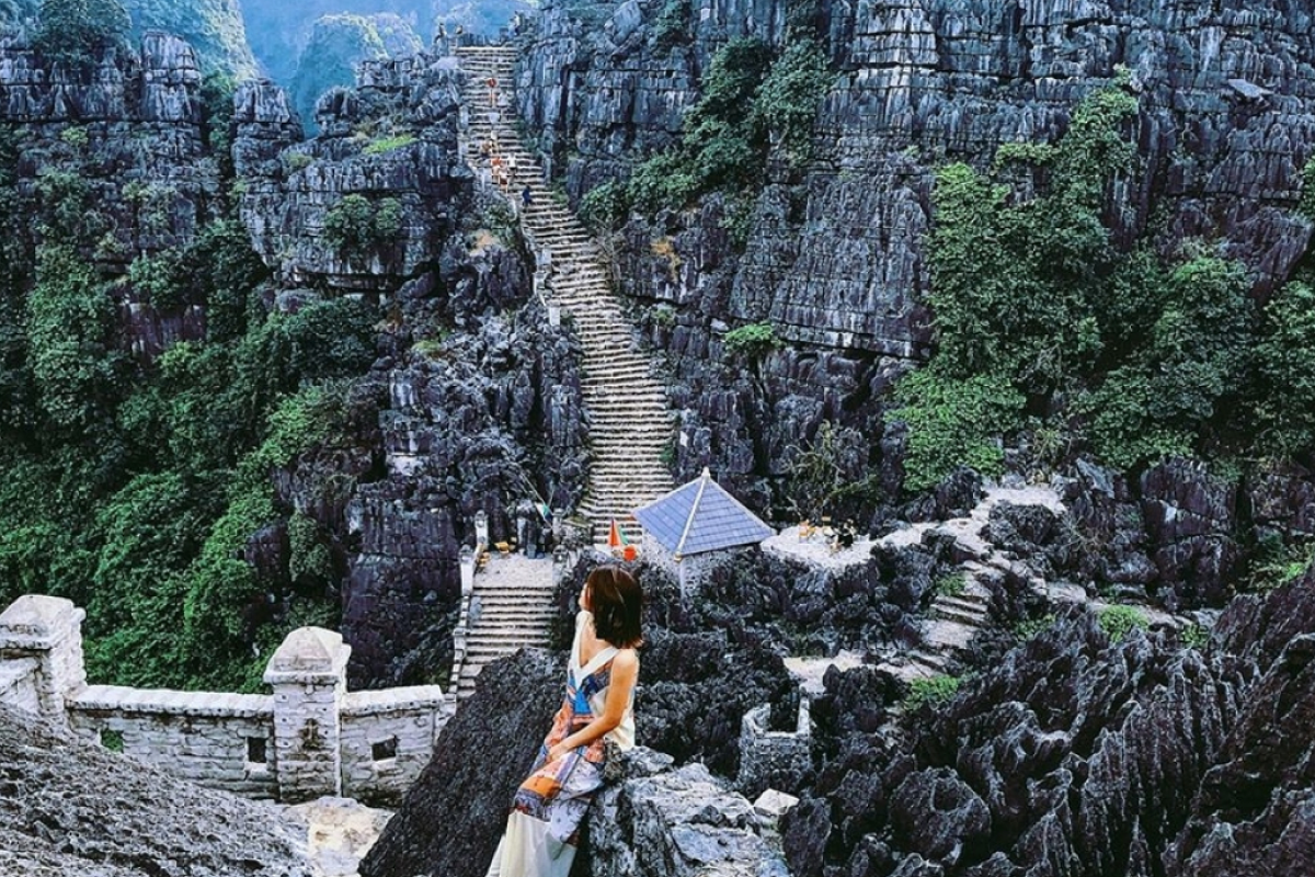 Con đường trong hành trình leo Hang Múa Ninh Bình