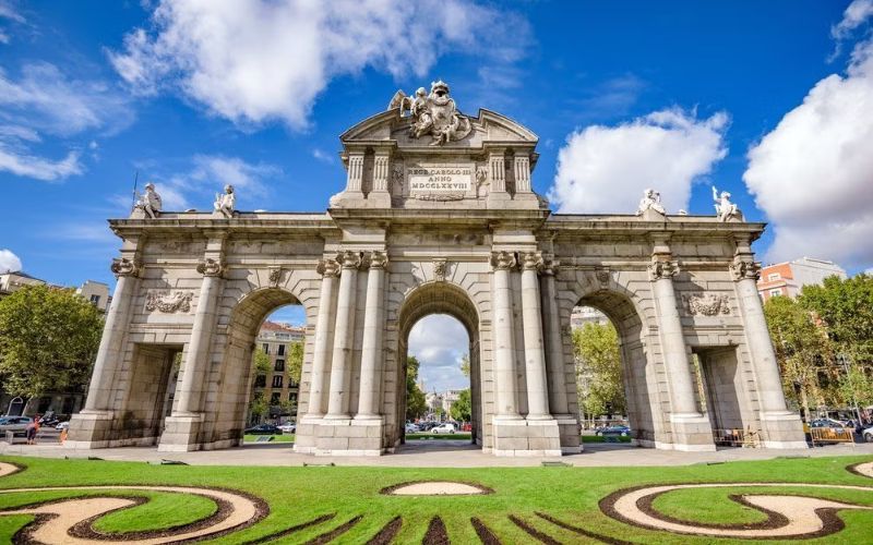 Cổng Puerta de Alcala