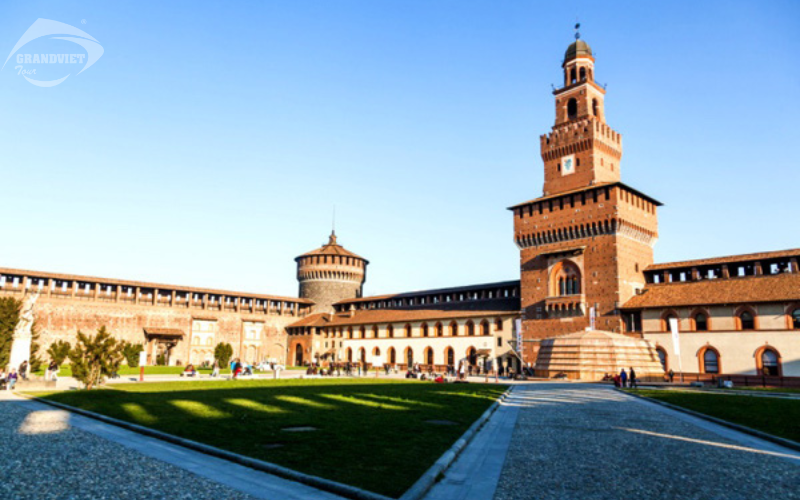 Lâu đài Sforzesco