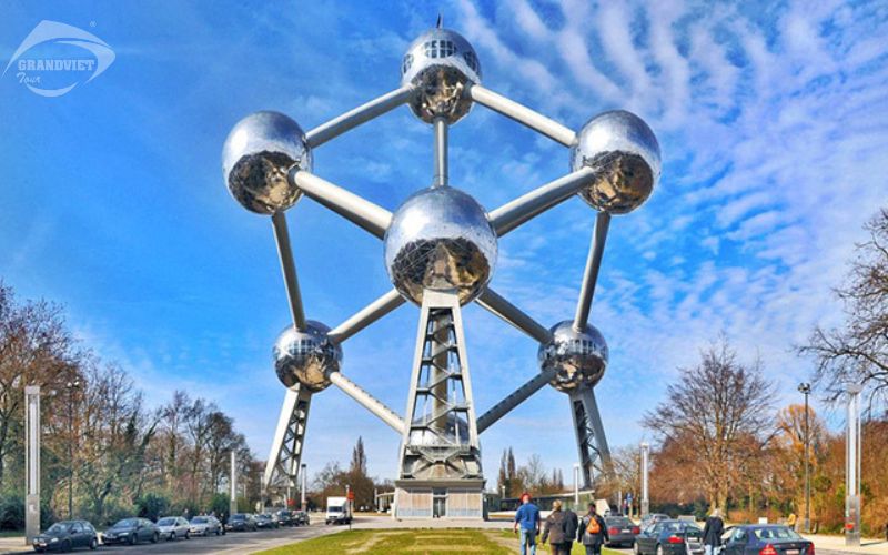 Mô hình phân tử học Atomium - du lịch Châu Âu