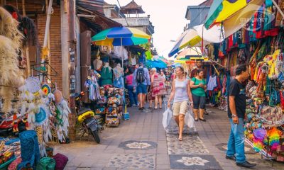 Mua sắm quà lưu niệm tại chợ Ubud