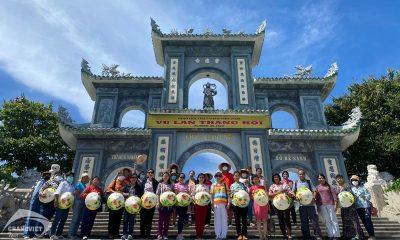 Ảnh đoàn của Grand Viet Tour tham quan