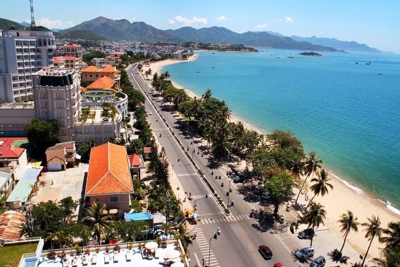 Toàn cảnh bãi biển Trần Phú - Nha Trang