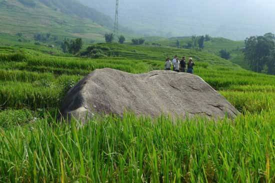 Bãi đá cỗ tại Sa Pa