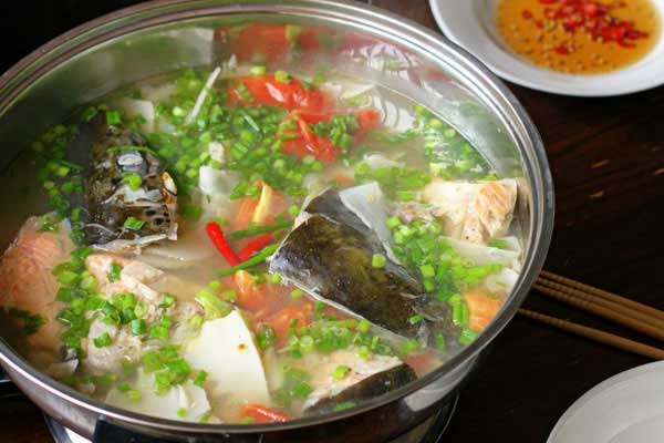 Món canh lẩu cá hồi