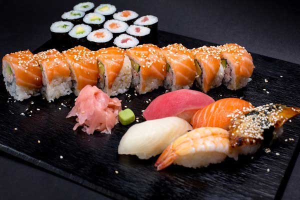 Sushi - món ăn vô cùng nổi tiếng của ẩm thực Nhật Bản