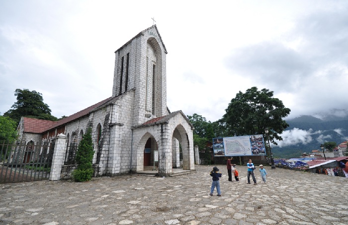 Nhà thờ đá cổ Sapa